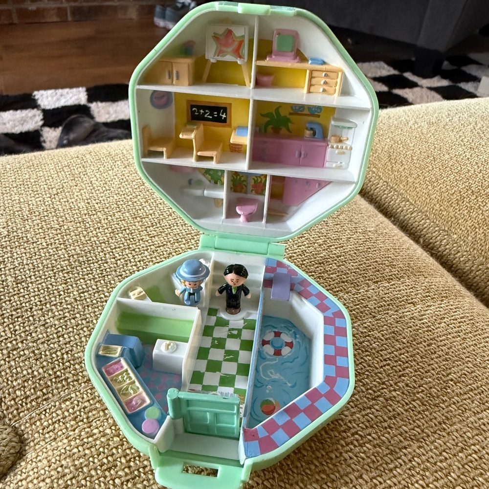1990 Polly Pocket Schoolhouse